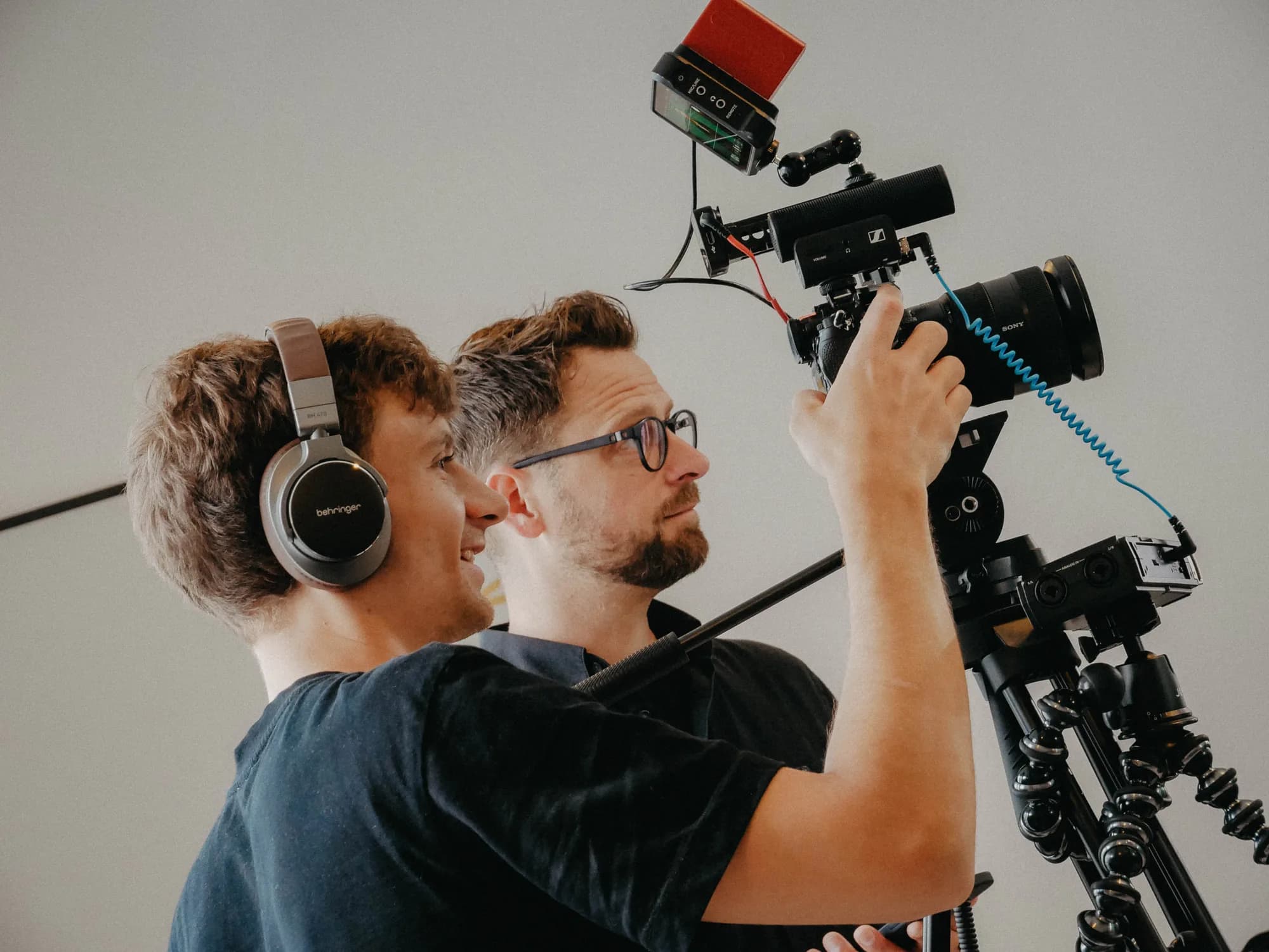 Amor Group film shoot: camera team with a video camera in the Wiesbaden studio